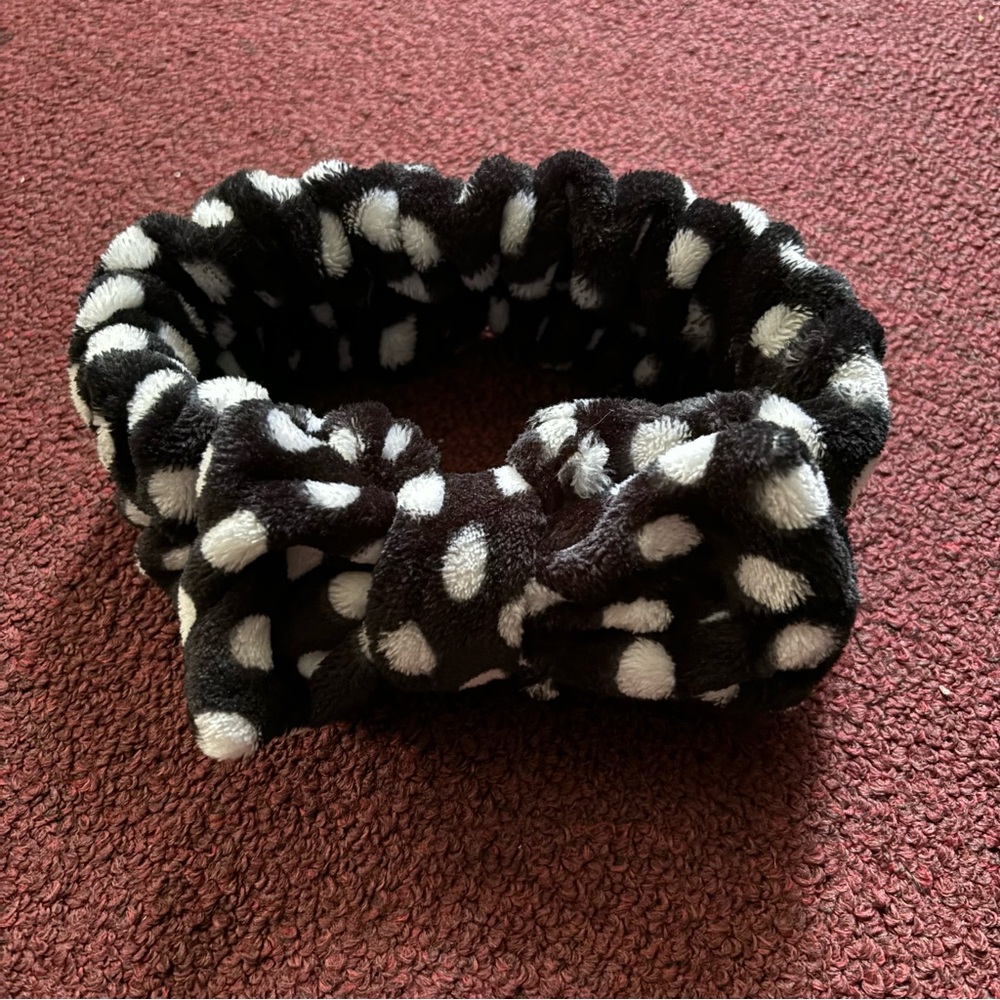 Claire’s fuzzy spa headband